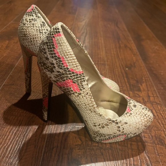 Qupid Beige/Fushia Snake Style  Suede Platform Stiletto High Heels Size 5.5 - Picture 10 of 15
